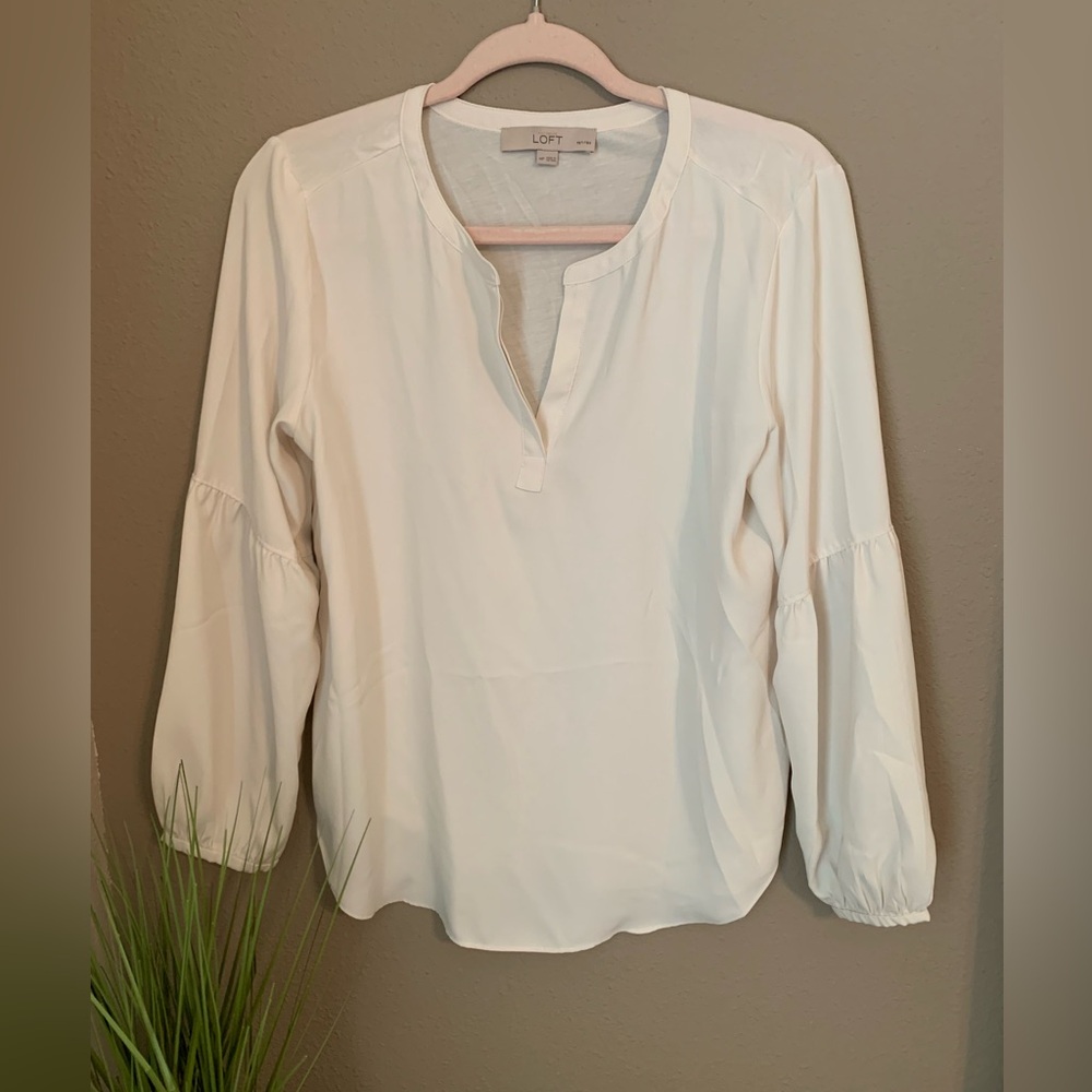 LOFT Women's Cream Blouse. Size MP.